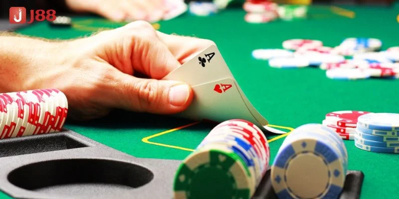 Mẹo Chơi Poker Đọc Vị Đối Thủ Như Cao Thủ Casino J88 3 Mẹo chơi poker với đôi AA luôn thắng tân thủ không nên bỏ qua.