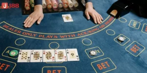 Mẹo Soi Cầu Baccarat: Kỹ Thuật Bắt Cầu Về Xanh Chín Tại J88